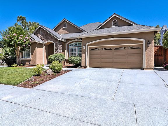 3rd image of 609 Serpentine Ct