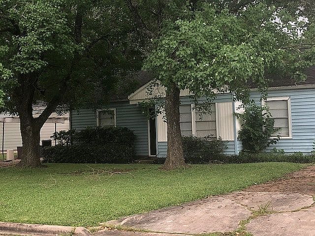 1st image of 2204 8th St
