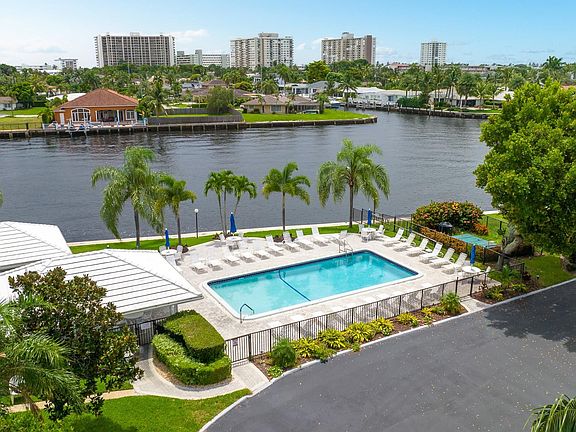 5th image of 6487 Bay Club Drive #2