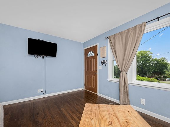 5th image of 710 Elba Dr