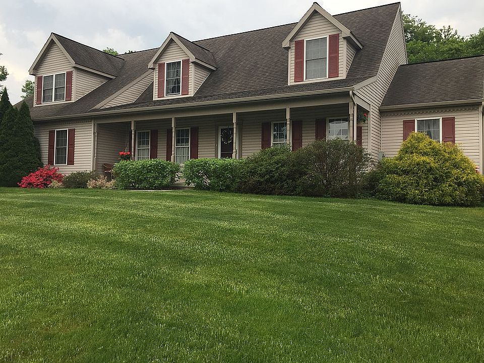 SPACIOUS HOME W/ 1ST FL BD