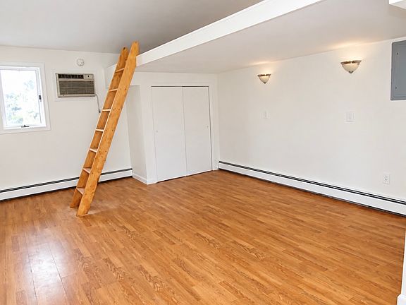3rd image of 12 Holbrook St #8