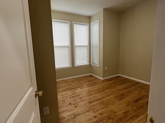 3rd image of 883 Fremont Ave #1