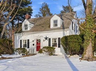 164 W Neck Rd, Huntington, NY 11743