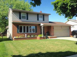 923 Hendricks Dr, Monroe, MI 48162