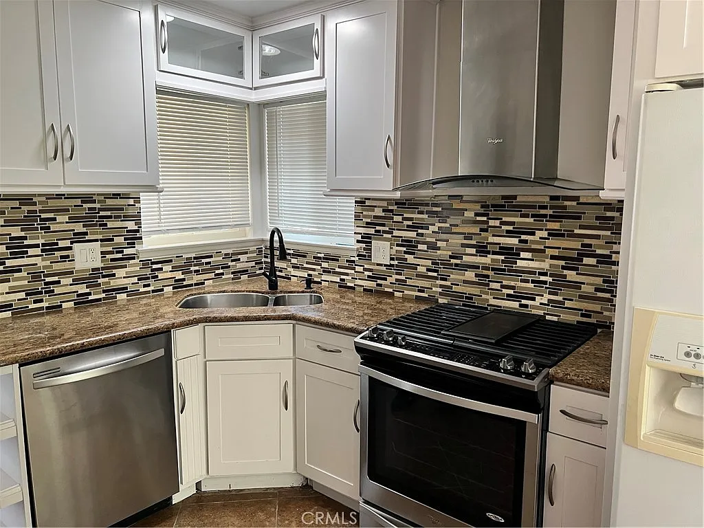 3 bed, 1400 sqft, $3,900 — Photo 3