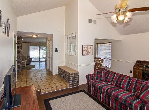 5th image of 1148 Springhill Dr