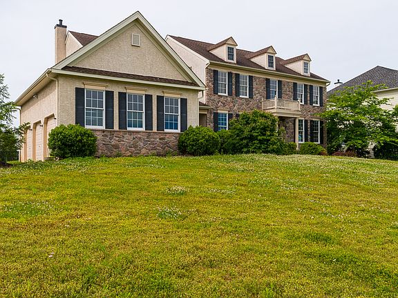 2nd image of 106 Trotter Dr W