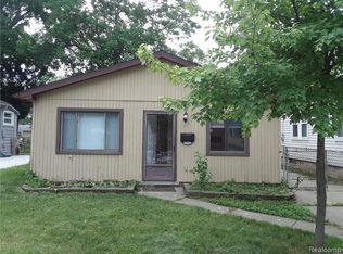 27066 Brettonwoods St, Madison Heights, MI