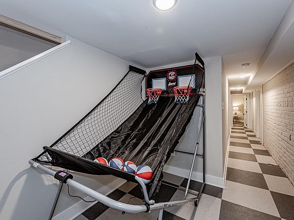 3rd image of 1641 W Grace St APT 1