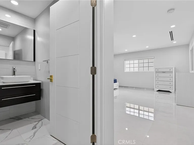 10510 Helendale Ave — Photo 39