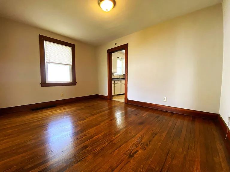 610 Sherwood Ave — Photo 7