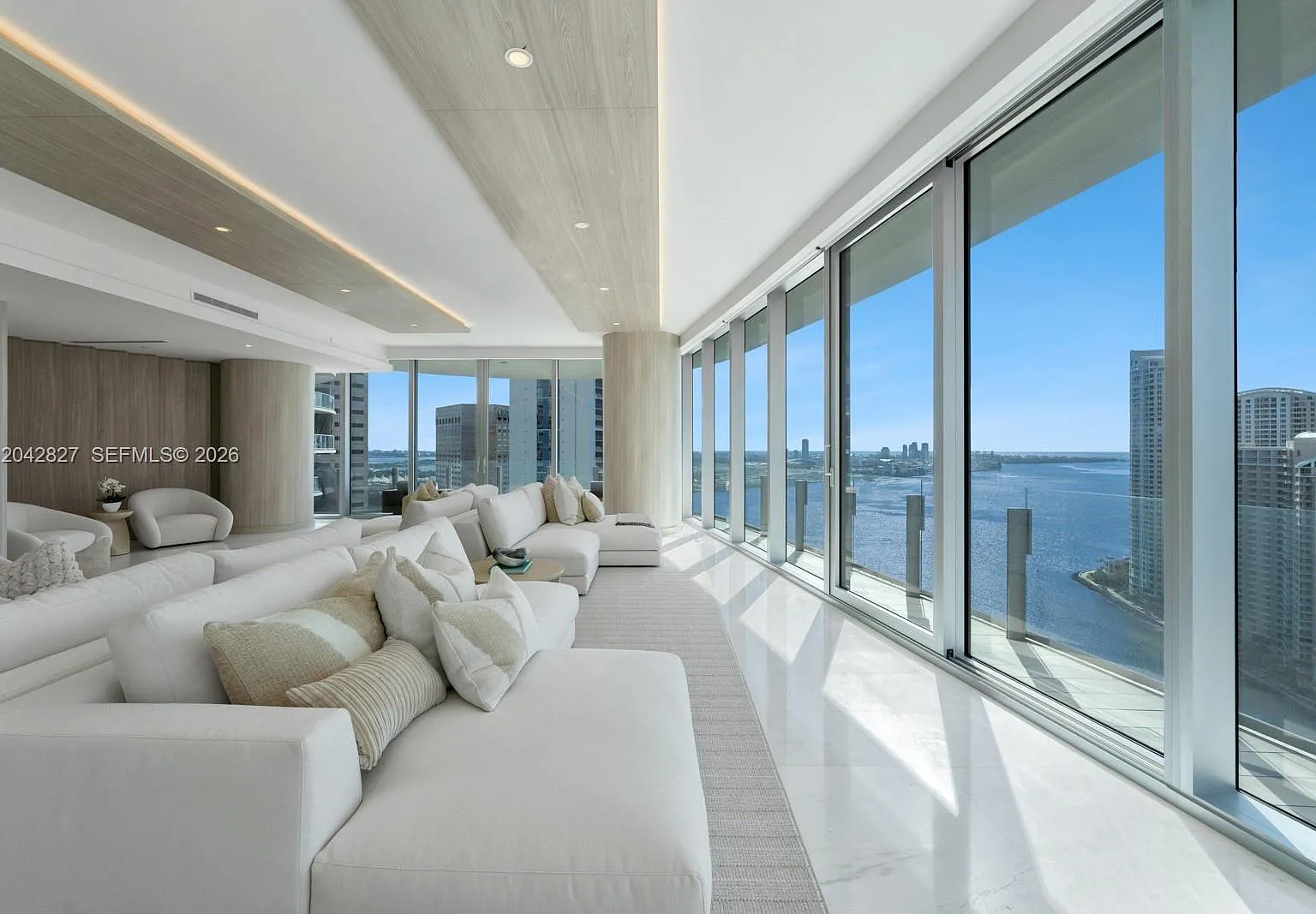5 bed, 5.5 bath, 3978 sqft, $45,000 — Photo 4