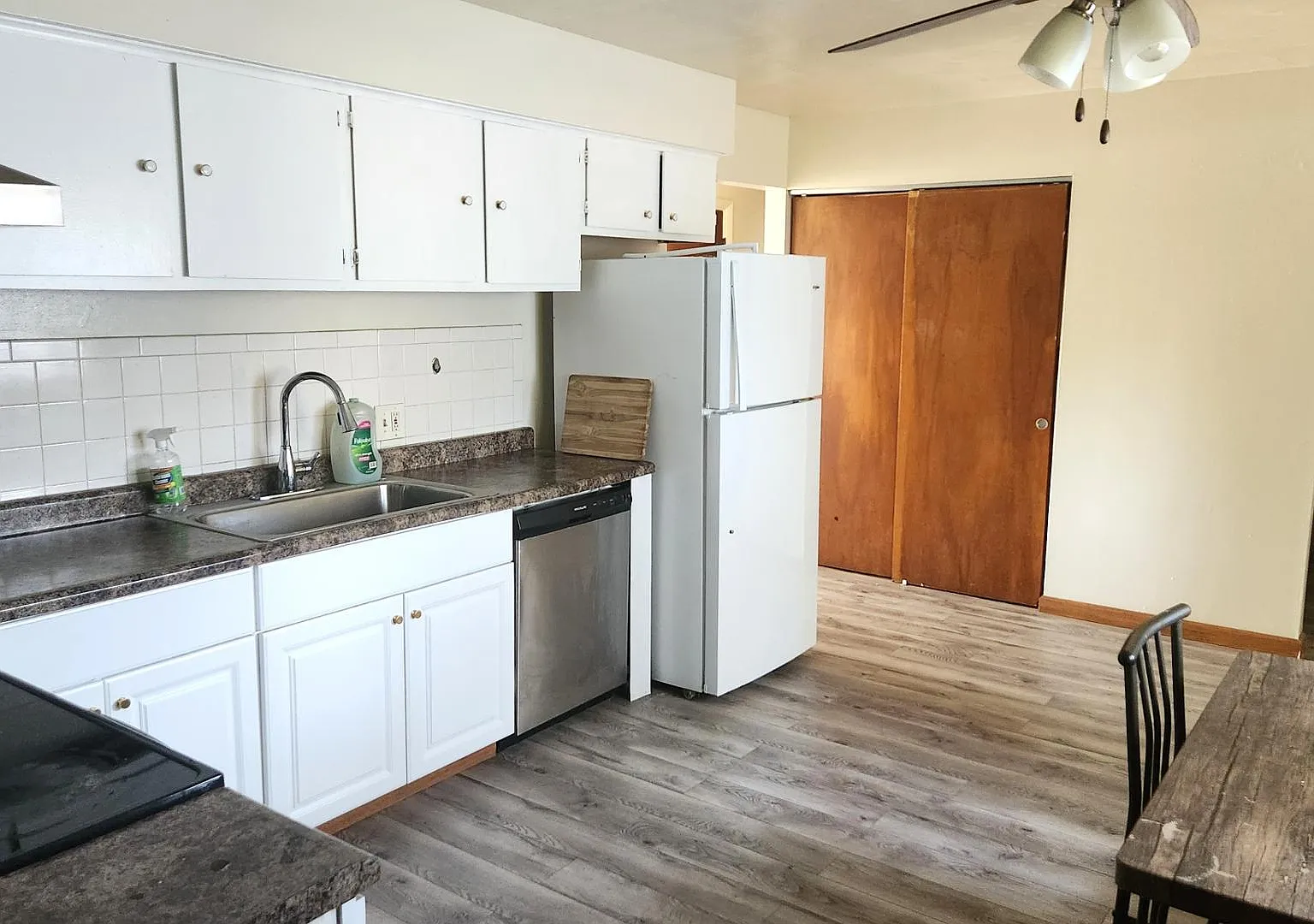 3 bed, 1.5 bath, 1387 sqft, $1,600 — Photo 4
