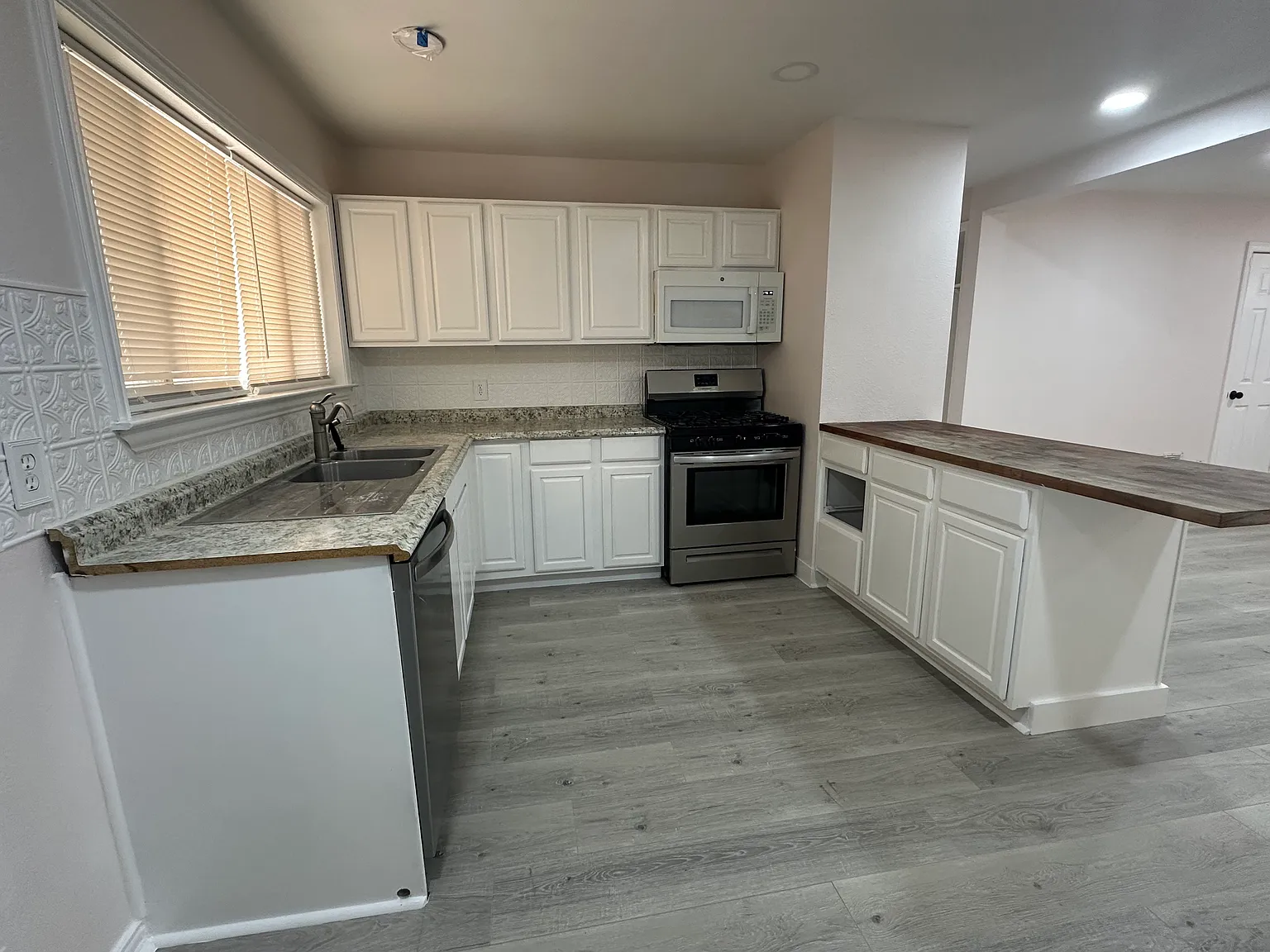 5 bed, 1732 sqft, $2,395 — Photo 3