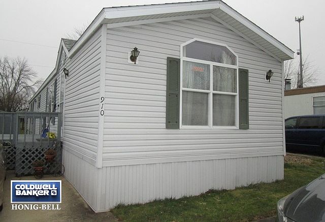 1st image of 910 Belle Aire St