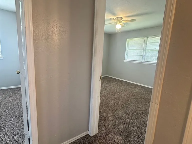 4844 Woodview Dr — Photo 29