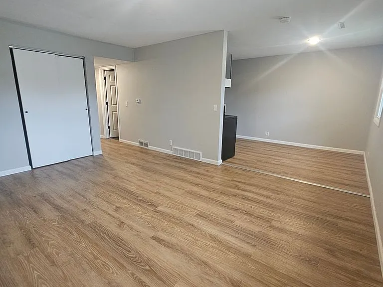 3410 Heatherton Dr — Photo 2