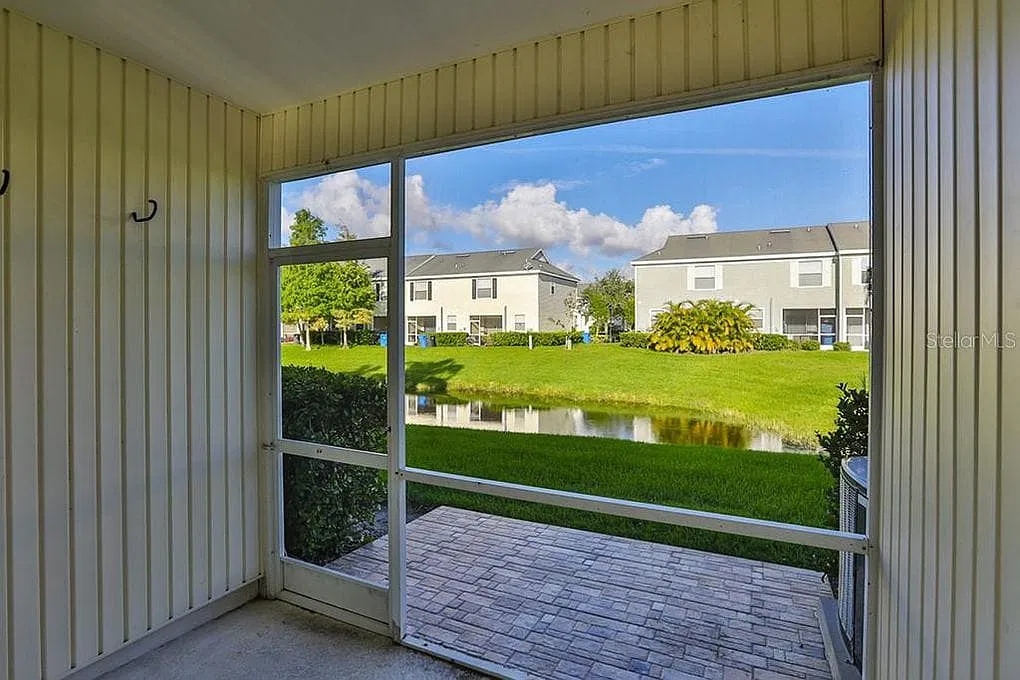 2 bed, 1.5 bath, 1252 sqft, $1,950 — Photo 3