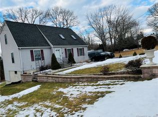 26 Mary Ave, Moosup, CT 06354
