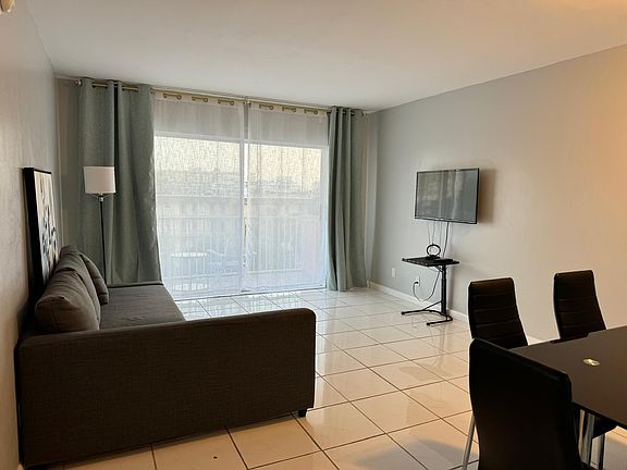 5th image of 2200 E Hallandale Beach Blvd