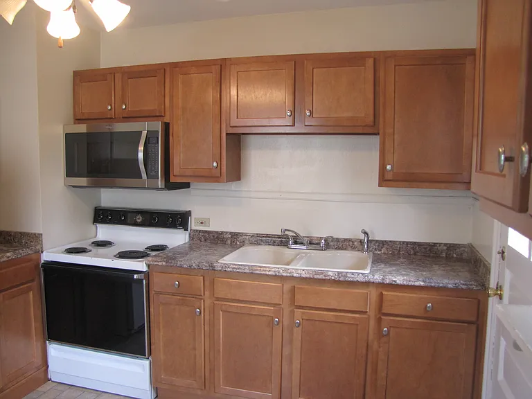 1120 Stratford Rd — Photo 7