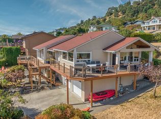 25777 Gold Beach Dr SW, Vashon, WA 98070