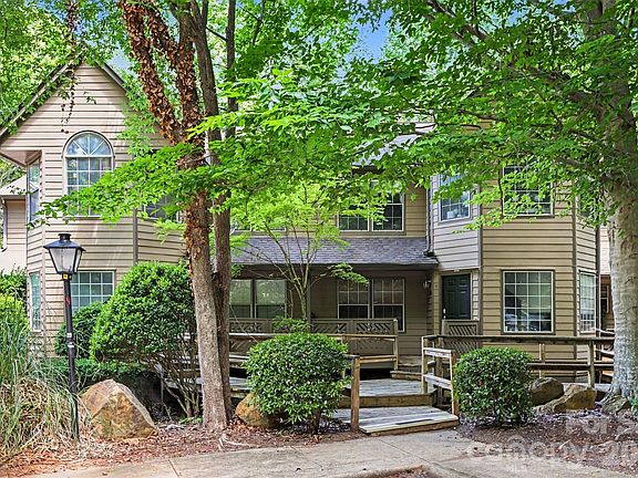 4th image of 6125 Gray Gate Ln APT A