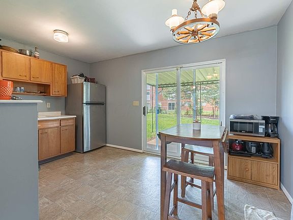 5th image of 300 Brentwood Ave