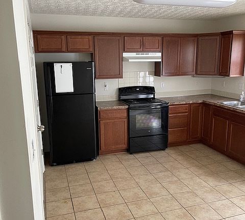 3rd image of 553 Lucille Dr
