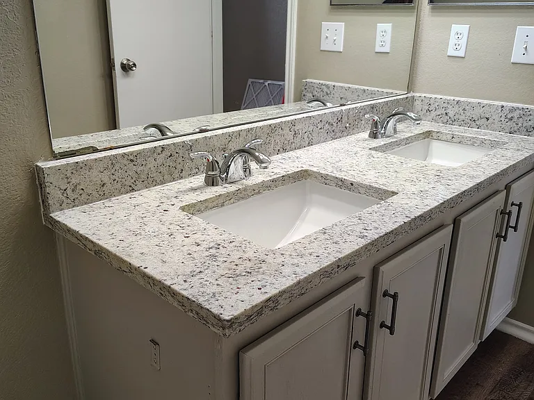 Upstairs Full Bathroom