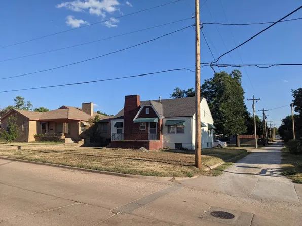 107 E Stolp Ave, Medicine Lodge, KS 67104