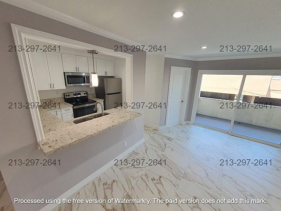 4th image of 13955 Oxnard St APT 102