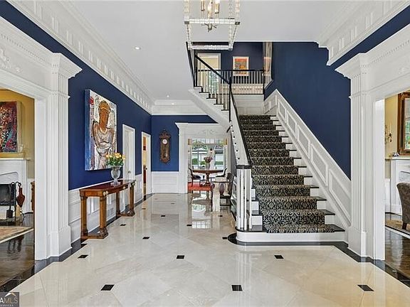 4th image of 105 Wilderbluff Ct