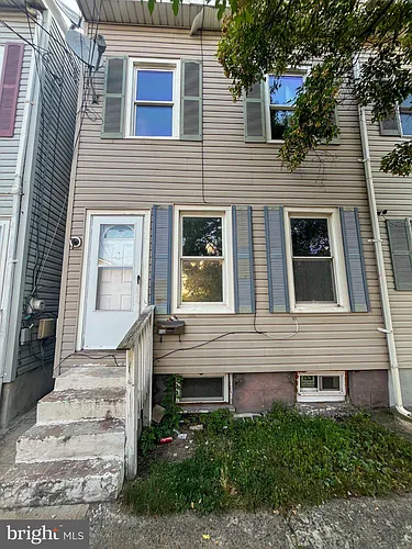 640 2nd St Photo 1