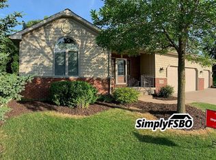 25 Hidden Valley Cir, Davenport, IA 52804