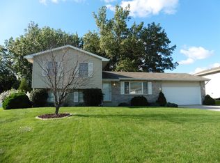 9640 Arthur St, Crown Point, IN 46307