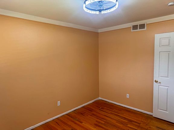 3rd image of 32345 Hawthorne Dr