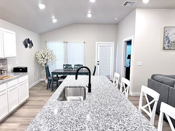 5th image of 2944 Hidalgo Ave
