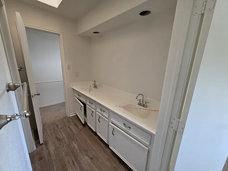 1803 Keatley Dr — Photo 5