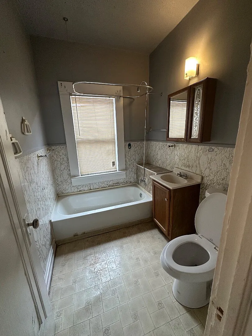 Renovated 2 Bedroom Apartment with Classic Character & Spacious Layout — Photo 3