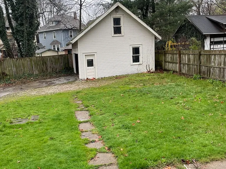 172 Oakdale Ave — Photo 12