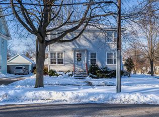 257 Park St, Chelsea, MI 48118