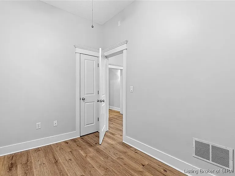 1744 Ekin Ave — Photo 19