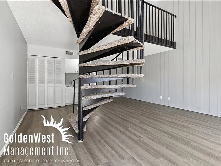 Spiral Staircase — Photo 9