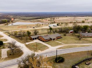 1503 E Wells St, Stamford, TX 79553