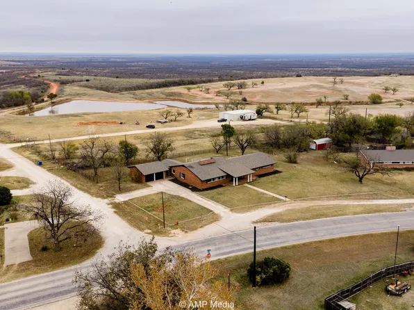 1503 E Wells St, Stamford, TX 79553