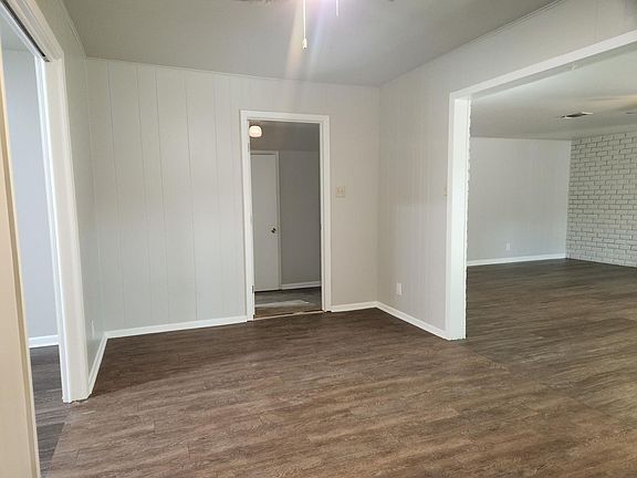 4th image of 1006 Nancy Beth Dr