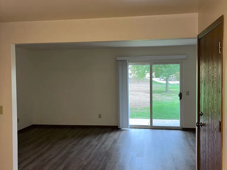 2000-2007 Continental Ln — Photo 3