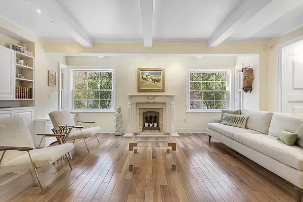 1st image of 39 W 67th St #401402301